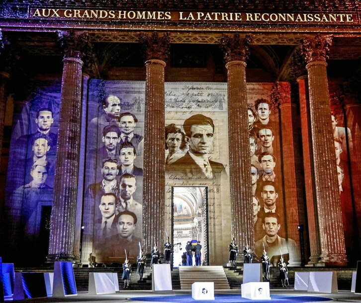 Missak eta Melinée Manouchianen gorpuak Panteoian sartzen, asteazkeneko zeremonian.