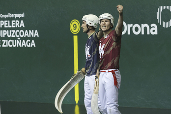 Imanol Ansa garaipena ospatzen, alboan Azpiroz duela.