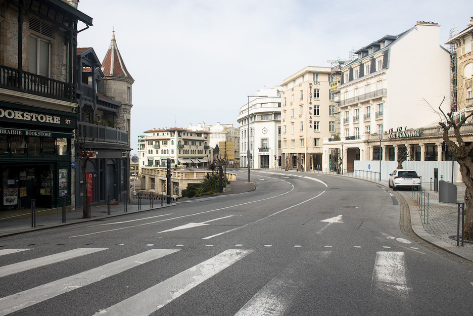 Aspecto de las calles del centro de Biarritz el 18 de marzo de 2020 tras entrar en vigor el confinamiento. Aspecto de las calles del centro de Biarritz el 18 de marzo de 2020 tras entrar en vigor el confinamiento.