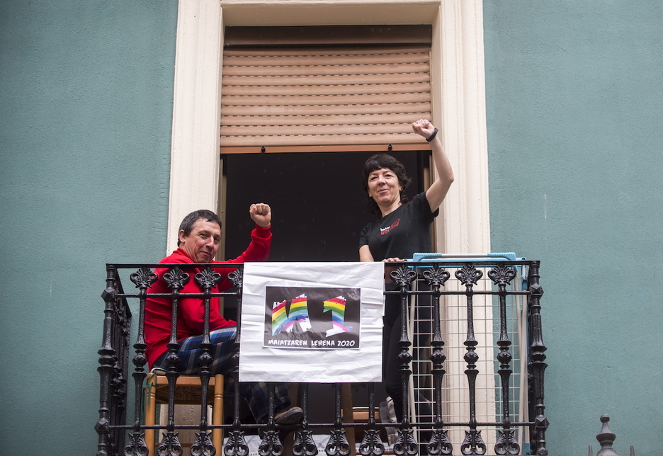 Un Primero de Mayo diferente desde el balcón de una vivienda de Bilbao la Vieja. Un Primero de Mayo diferente desde el balcón de una vivienda de Bilbao la Vieja.