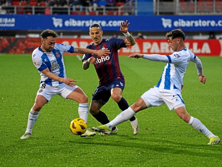 Aguado y Puado interceptan a Ríos Reina.