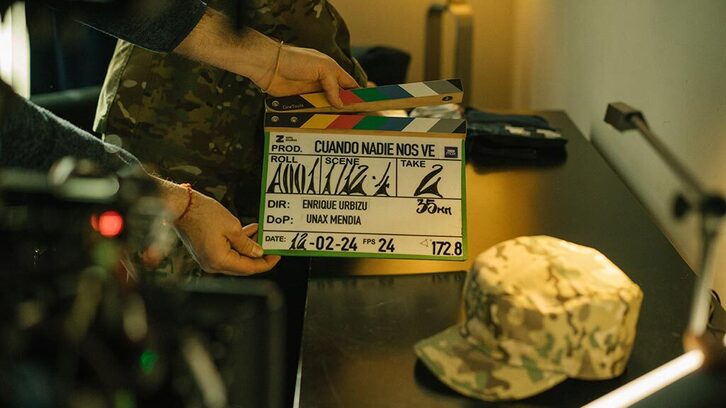 Este nuevo thriller del cineasta vasco se desarrolla en la Semana Santa sevillana.