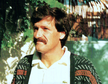 Txomin Iturbe en Argelia, en 1986.