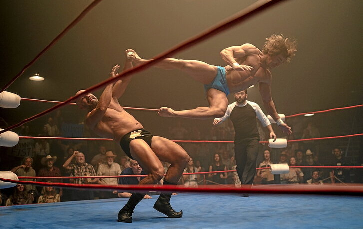 La película “El clan de hierro” está basada en la vida de los tres hermanos Von Erich, dedicados a la lucha libre profesional a principios de los 80.