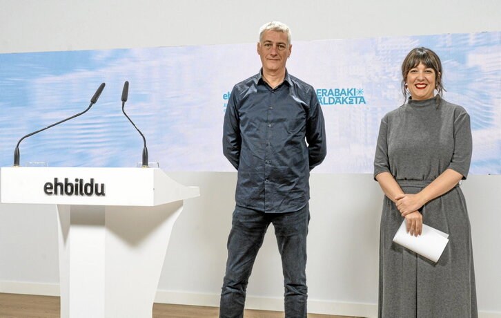 EH Bildu ofreció una rueda de prensa de urgencia ante el recurso anunciado por Lakua.