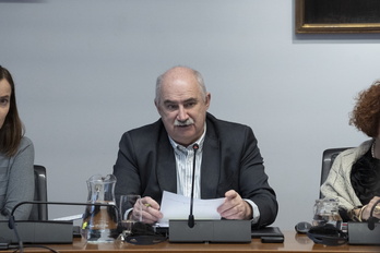El consejero de Medio Ambiente del Gobierno navarro, José María Aierdi, informó del caso al Parlamento.