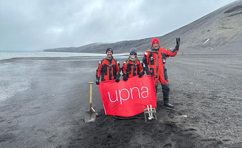 Imagen del equipo de la UPNA desaplazado a la Antártida, donde ha generado electricidad a partir de calor geotérmico.