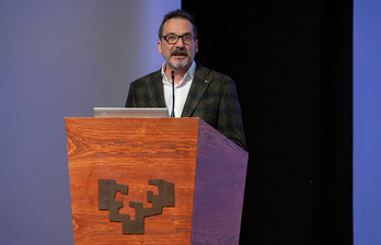 Iñigo Urrutia EHUko Aldezlea.