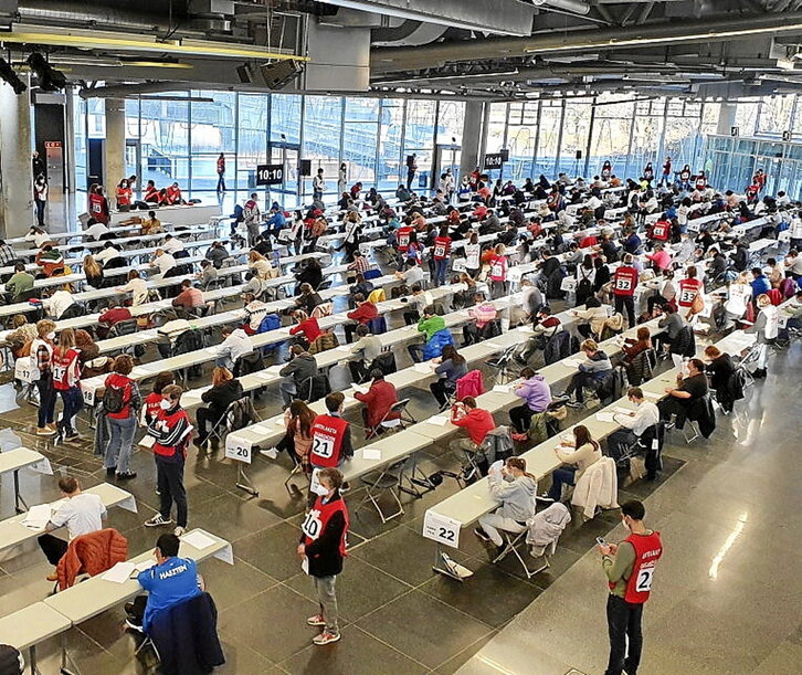 Artxiboko irudian, hautaproba.