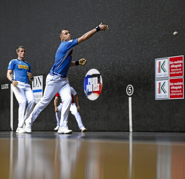 Jaka-Mariezkurrena ez ziren gustura geratu.