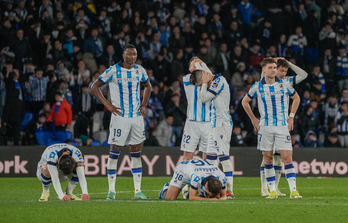 Desolación en los jugadores txuriurdines tras perder la tanda ante el Mallorca.