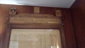 Fotografía que presentó EH Bildu como prueba documental de la existencia simbología franquista.