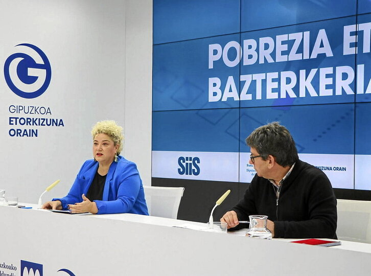 Maite Peña diputatua eta Joseba Zalakain ikerketa zentroko zuzendaria, atzo.
