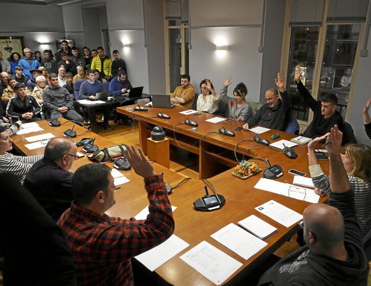 EH Bilduk Xuhar Plataforma Herritarrak aurkeztutako mozioaren alde egin zuen.
