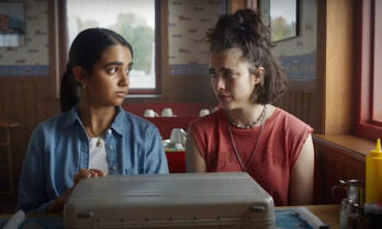 Dos chicas a la fuga