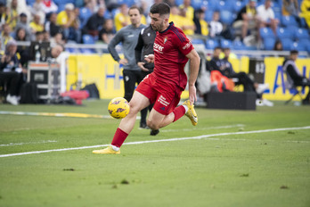 Areso se vació por el carril derecho del estadio de Gran Canaria.
