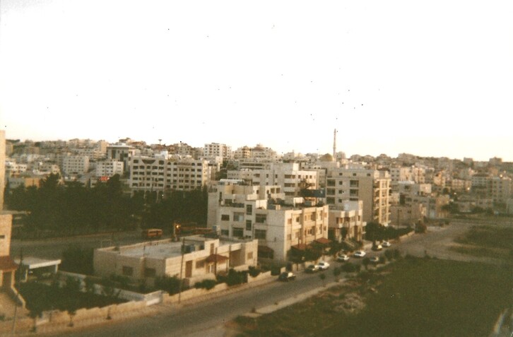 Amman atzera utzita, basamortuko errepidetik heldu ziren Bagdadera kazetariak.