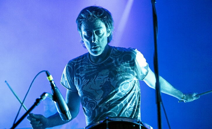 Dani Ulecia, durante el concierto de El Columpio Asesino en BBK Live en 2021.