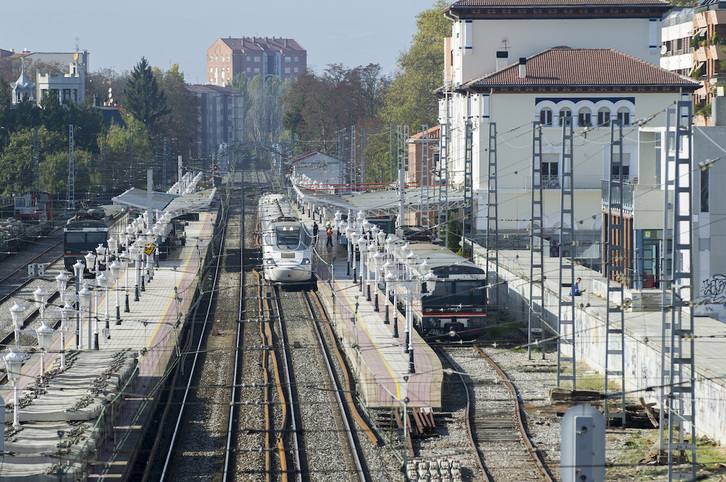 Además de la estación de Gasteiz, EH Bildu propone sendos apeaderos en Salburua y Zabalgana.