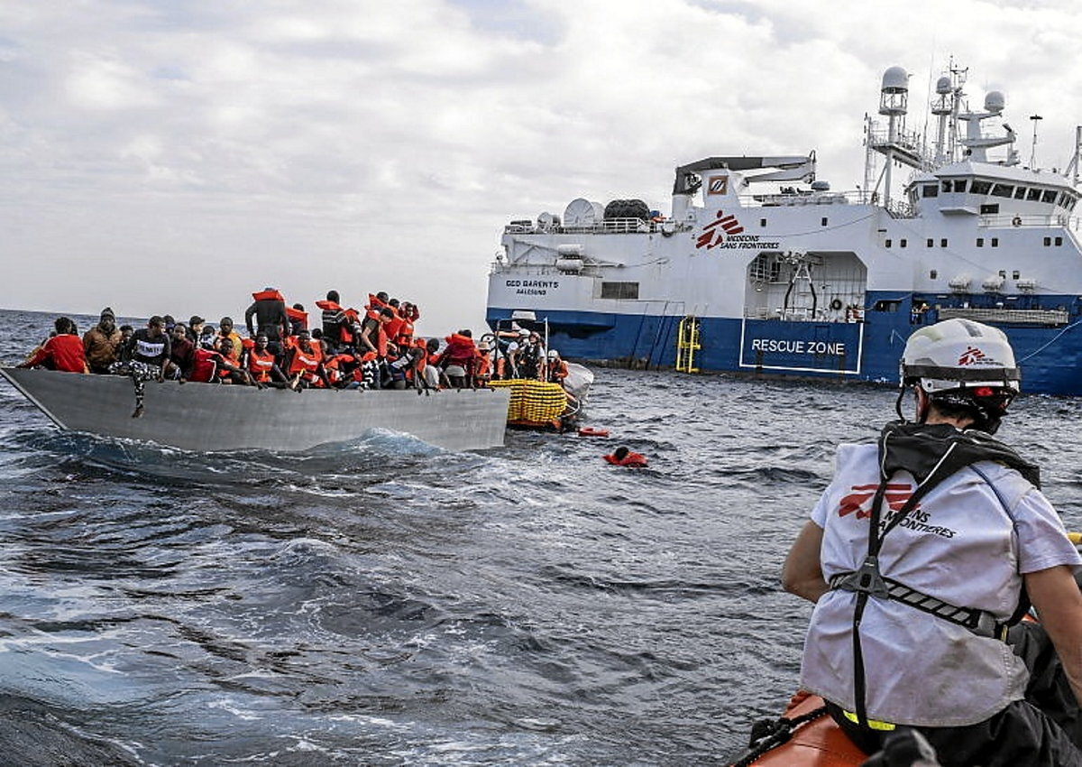2021eko azaroan, bizirik atera ziren 99 pertsona erreskatatu zituen Geo Barentsek, Libiako kostaldetik 30 milia ingurura. (Virginie NGUYEN HOANG / COLLECTIF HUMA)