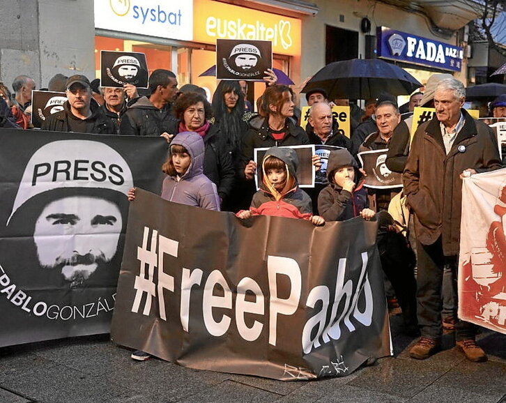 Concentración en apoyo a Pablo González.