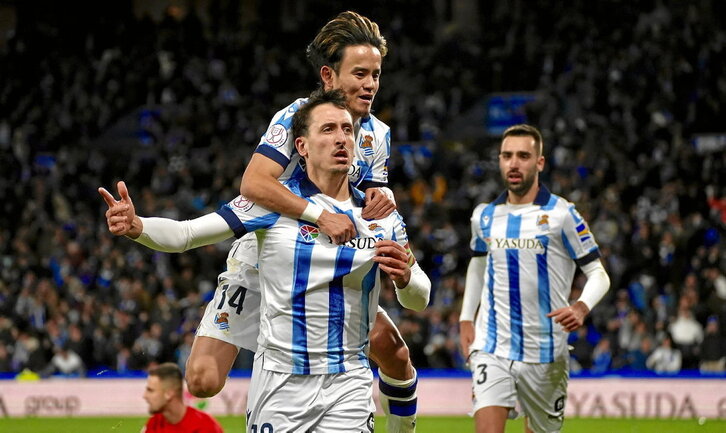 Imanol dijo ayer que Mikel Oyarzabal, que celebra su gol ante el Mallorca, no podrá jugar muchos minutos en Sevilla.