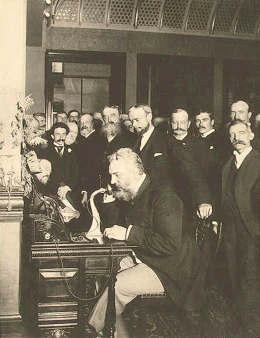 Graham Bell, New Yorketik Chicagorako linearen irekiera egunean.