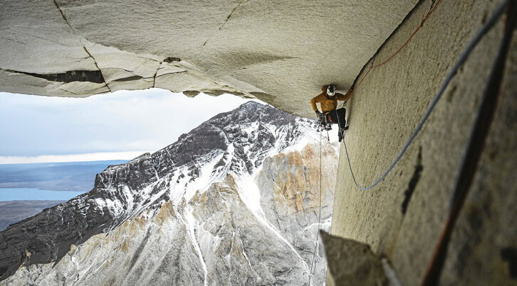 “Riders on the storm” bideak duen “Rosendach” izeneko sabai ospetsuan eskalatzen.