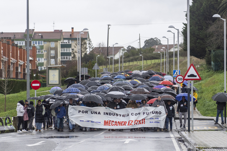 Concentración de este sábado en Urduliz contra el cierre de Mecaner. 