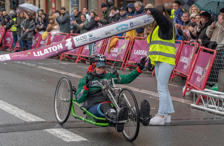Esku bizikletaren lasterketaren beste irudi bat. 