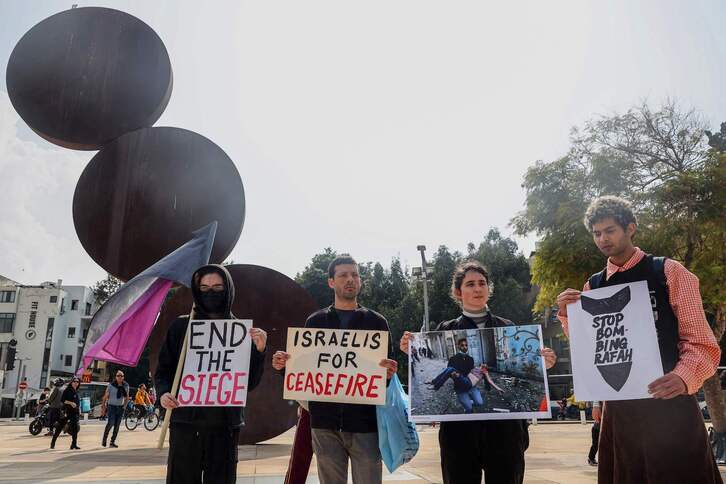 Protesta en Tel Aviv contra la guerra en Gaza y para exigir un alto el fuego inmediato.