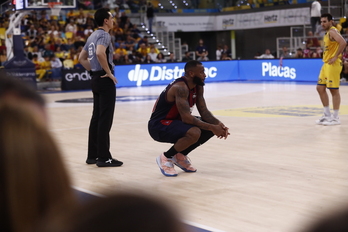 Cody Miller-McIntyre observa con desazón el desastre de Gran Canaria.
