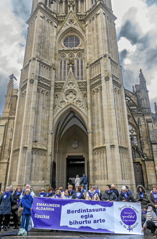 Artzain Onaren aurrean.