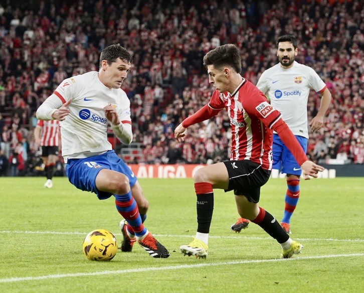 Imanol ha sido titular y ha rendido a muy buen nivel ante el Barcelona.