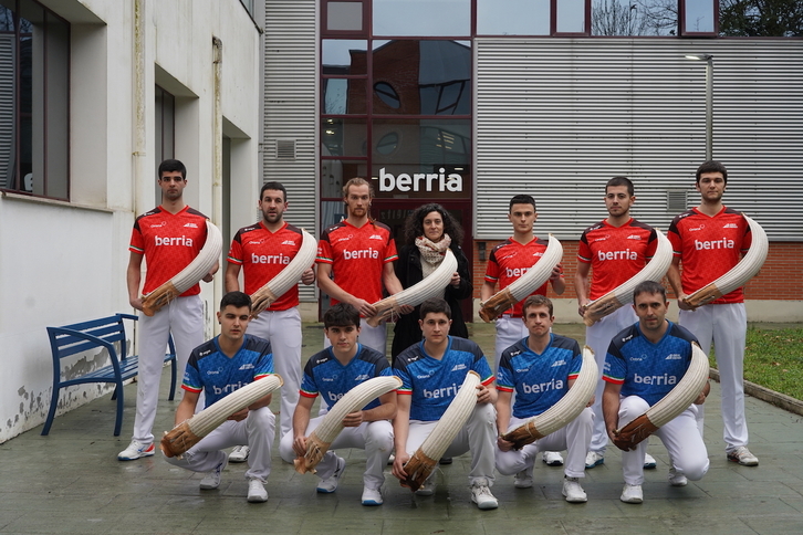 Txapelketan arituko diren erremontariak Martin Ugalde Parkean.