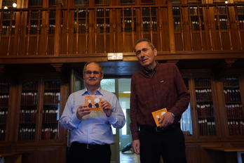 Iñaki Irazu eta Jabier Muguruza ‘Lagun batek esan dit’ diskoaren aurkezpenean.