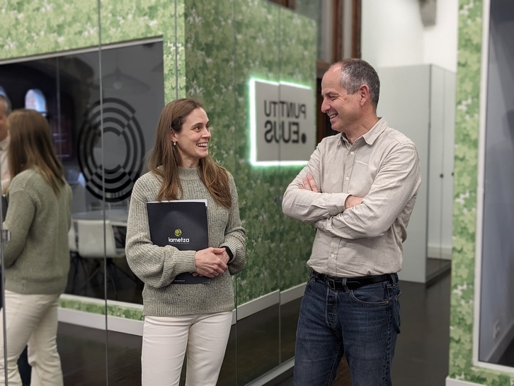 Elisabeth Pombo eta Josu Waliño, aurkezpenean.