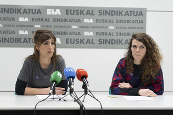 Saioa Urriza eta Silvia Guillen ELAko ordezkariak, Iruñeko agerraldian.
