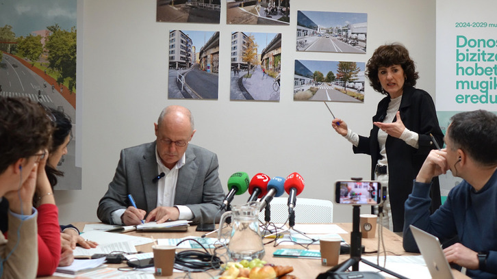 Garbiñe Alkiza y Juan Karlos Izagirre han presentado el decálogo sobre movilidad.