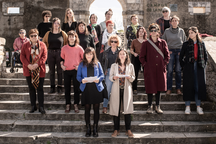 EH Bairen baitan jarduten duten emazteek agerraldia egin dute, martxoaren 6an, Baionan.