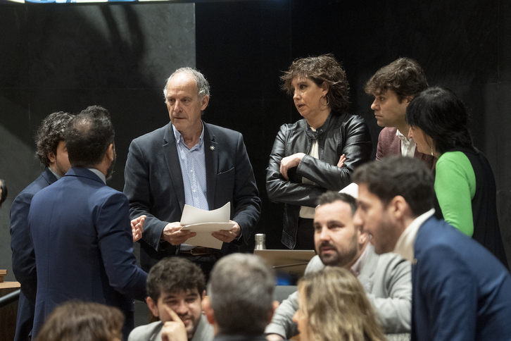 Parlamentarios de PSN, Contigo-Zurekin, EH Bildu y Geroa Bai, durante el pleno.