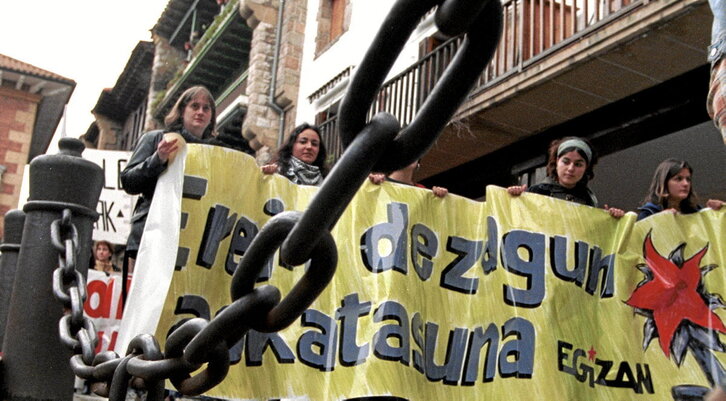 Manifestación del 8 de Marzo en Hondarribia, en 1999.
