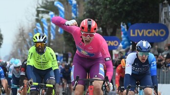 Jonatan Milan, ganador de etapa y nuevo líder de la Tirreno Adriático.