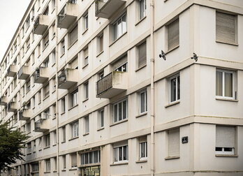  Bigarren argazkian, Baionako etxebizitza bloke bat, Gramont kalean.