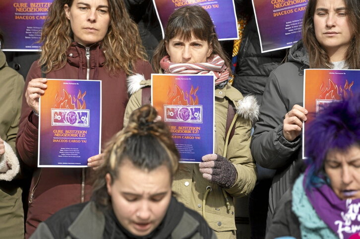 Euskal Herriko Bilgune Feministako kideak, Martxoaren 8a aurkezten, Iruñean.