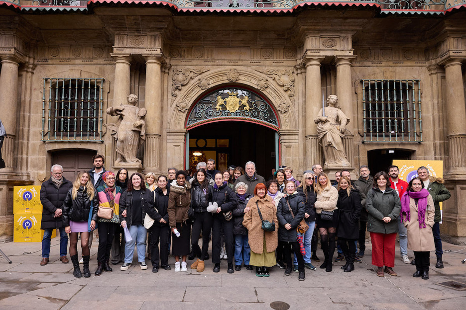 El Ayuntamiento de Iruñea también se ha concentrado para celebrar el 8M.