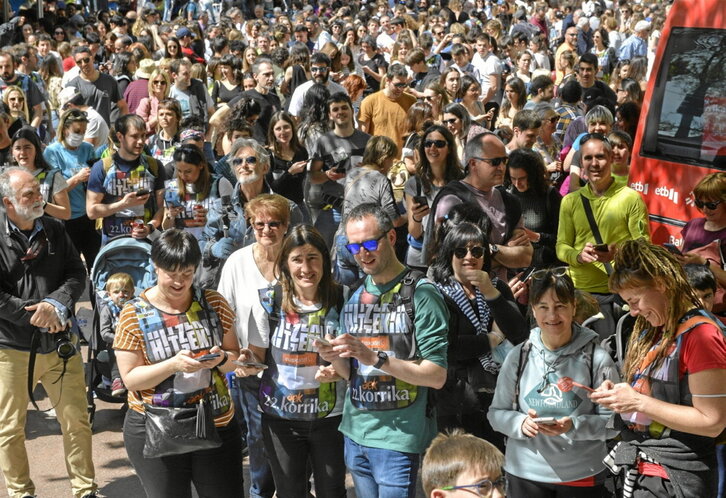 Aurreko Korrikaren amaiera festan «Egunean Behin»-en partida kolektiboa jokatu zuten.