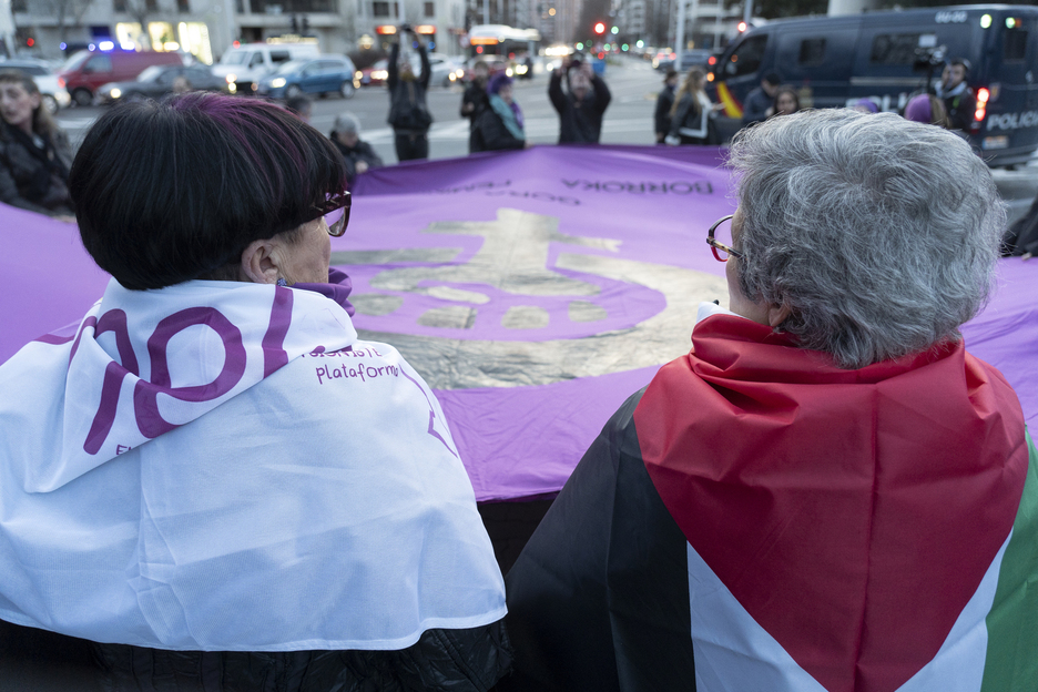 Banderas y pañuelos palestinos han jalonado las movilizaciones. La imagen es de Iruñea. 