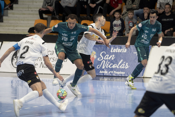 Dos partes bien diferentes ha tenido el derbi disputado en Anaitasuna.