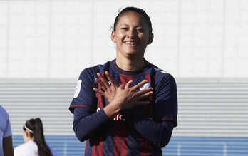 Andrea Álvarez celebra el gol que restablecía el empate antes del descanso.